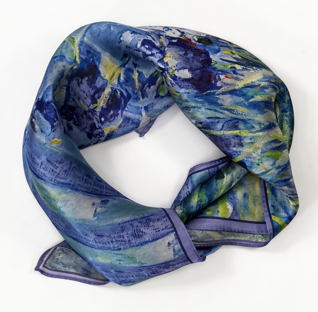 Künstlerisches Seiden-Carré mit impressionistischem Iris-Motiv