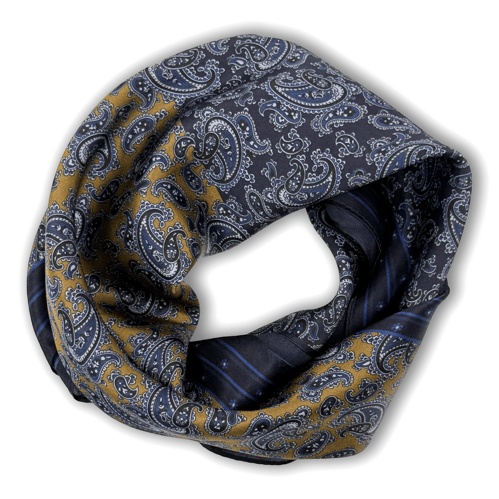 Klassisches Seiden-Carré mit Paisley- und Sternenmuster im gelb-marineblauen Colorblocking