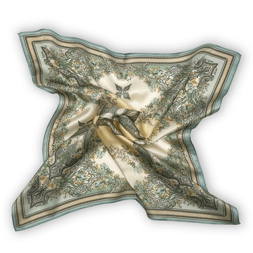 Klassisches Seidencarré mit symmetrischem floralem Ornament in Mintgrün
