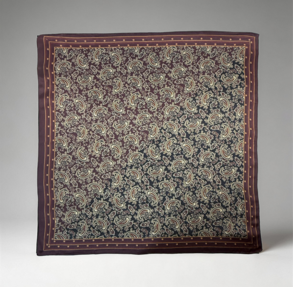 Edles Seiden-Carré mit dunkelbraunem Vintage-Paisley-Muster