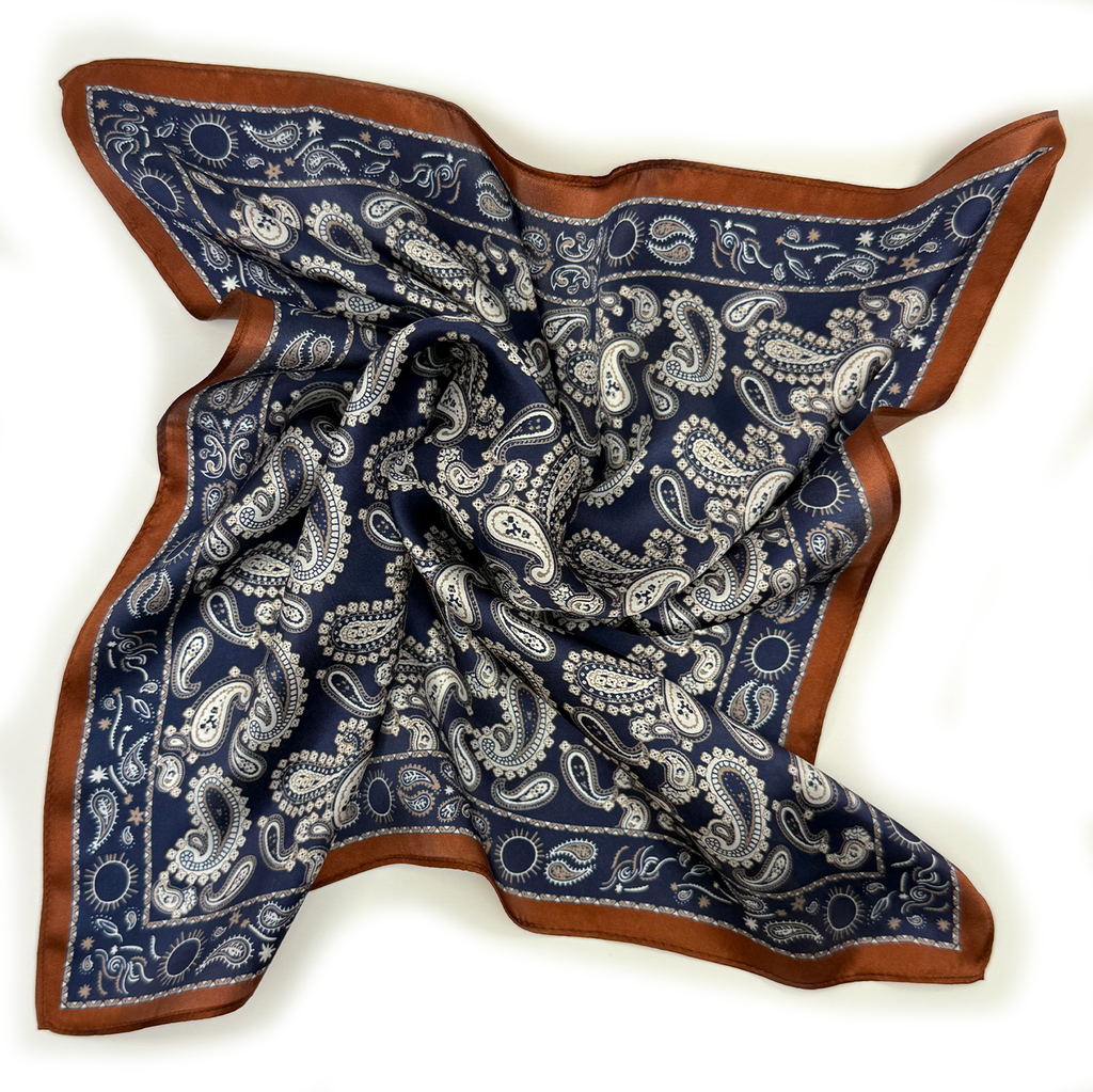 Exklusives Seidencarré mit klassischem Paisley-Muster und Vintage-Bordüre