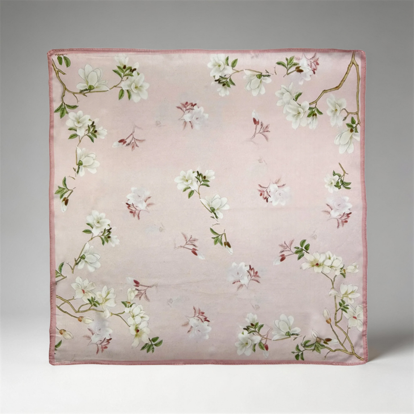 Elegantes Seidentuch mit zartem Magnolien-Motiv