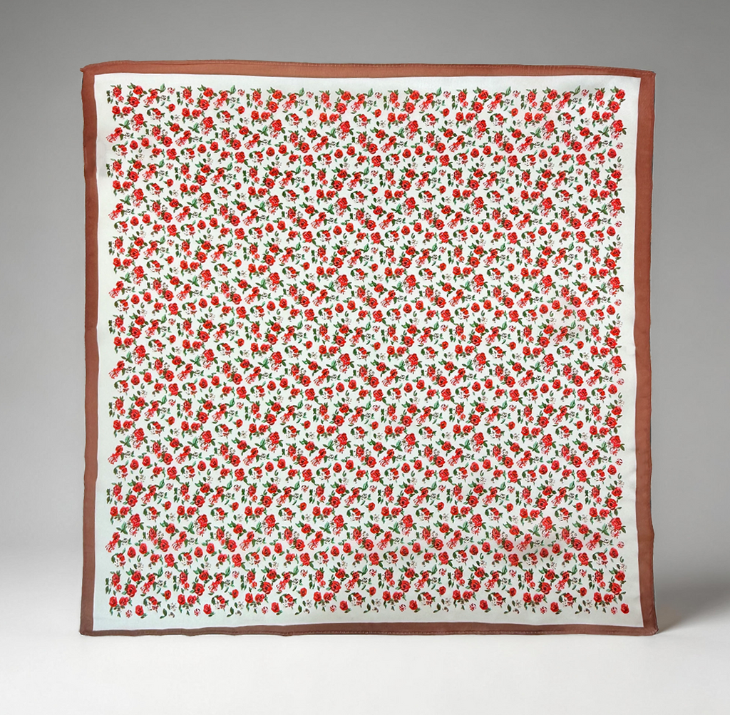 Elegantes Seiden-Carré mit rotem Rosen-Millefleurs-Muster