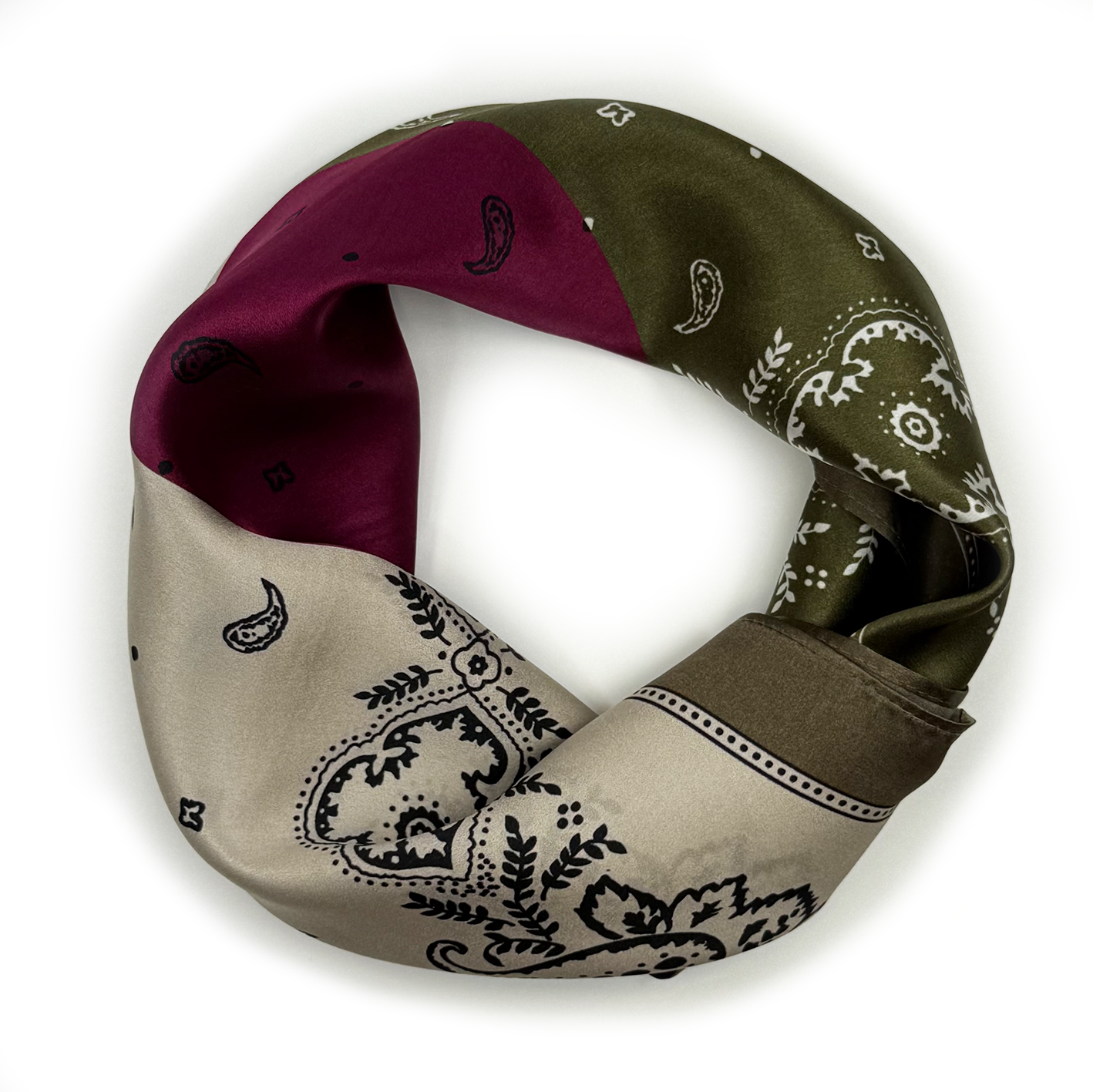 Klassisches Seidencarré-Sortiment mit Paisley-Vierquadranten-Design