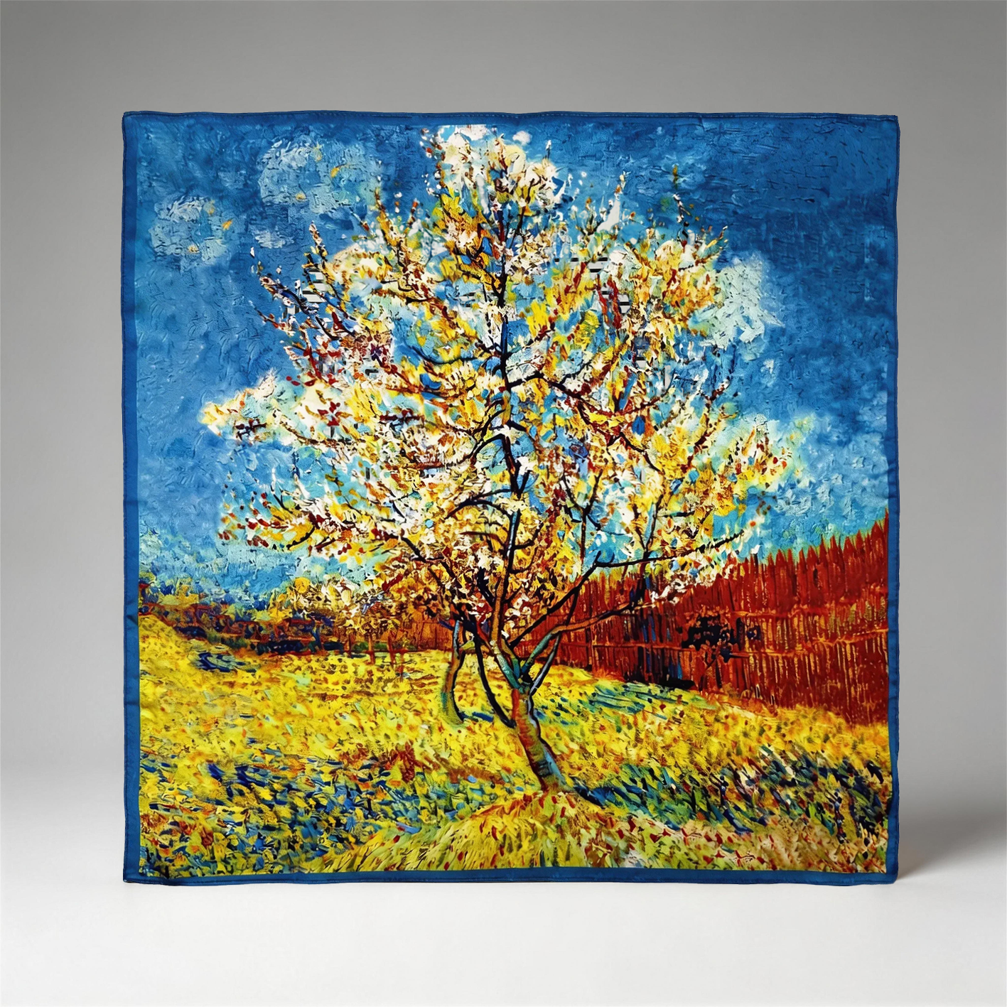 Meisterwerke der Malerei Seidencarré mit dem Motiv „Pfirsichbaum in Blüte“ von Vincent van Gogh