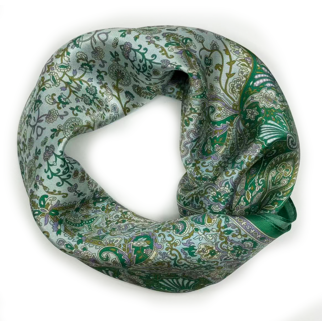 Klassisches Seidencarré mit floralem Paisley-Muster in Smaragdgrün und Violett